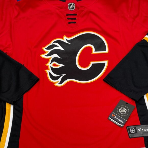$149 Calgary Flames SEWN Breakaway Fanatics NHL Hockey Jersey Men's Small  NWT - Picture 3 of 6